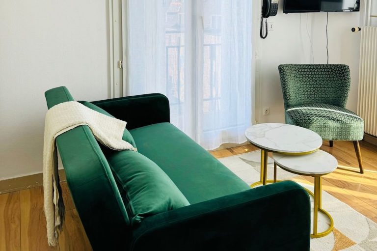 Élégance baroque en plein cœur de Tours avec balcon français